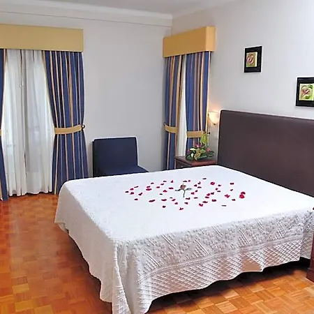 Hotel Moderna Do 2*