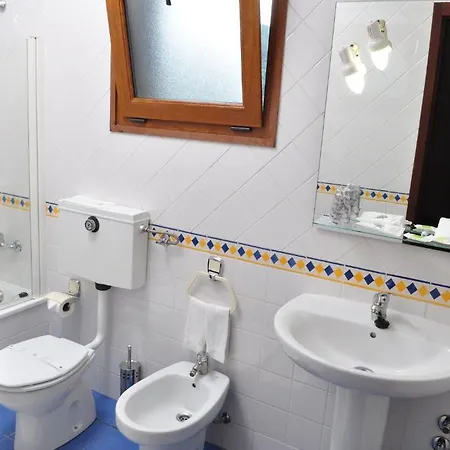 吉尔斯摩登酒店 酒店 2*